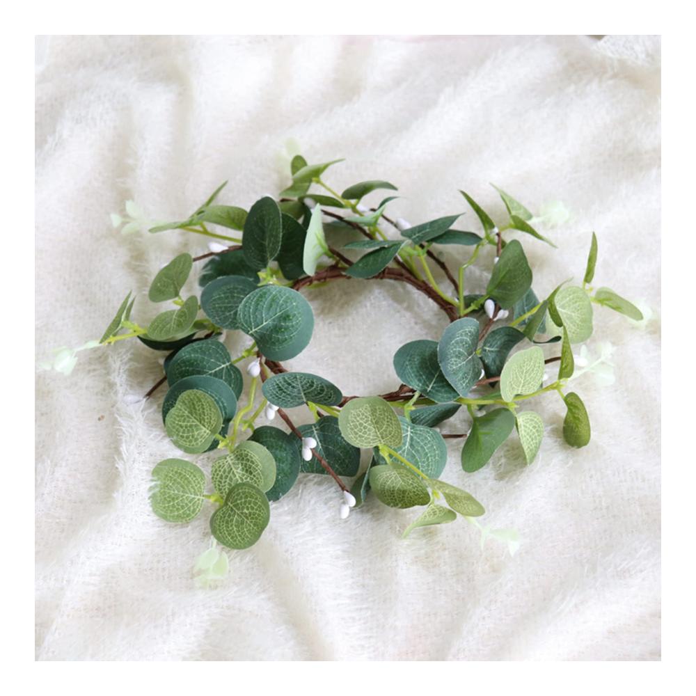 Entdecken Sie die Magie der Festtage mit unseren 4 Stück Weihnachtskerzenringen - Exquisite Kerzenkränze für festliche Tische Bankette und Hochzeiten. Schmücken Sie Ihren Tisch mit Mini-Kränzen und setzen Sie mit unseren Weihnachtskerzen das perfekte Herzstück. Grüne Dekorationen für ein unvergessliches Festivalerlebnis