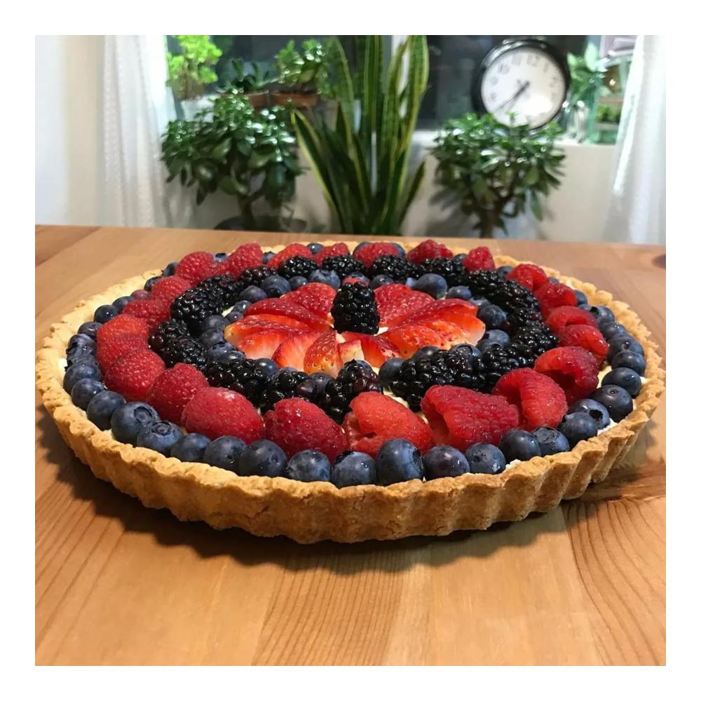 Entdecken Sie die Magie des Backens mit unseren 2 Stück Törtchenformen! Hochwertiger Kohlenstoffstahl 28 cm Durchmesser mit herausnehmbarem Boden für müheloses Entformen. Perfekt für Quiches Torten Kuchen und mehr. Gönnen Sie sich dieses unverzichtbare Backwerkzeug für köstliche Puddings Kekse und Obsttartes. Backen Sie mit Stil und Präzision – Ihre kulinarischen Meisterwerke verdienen die beste Form