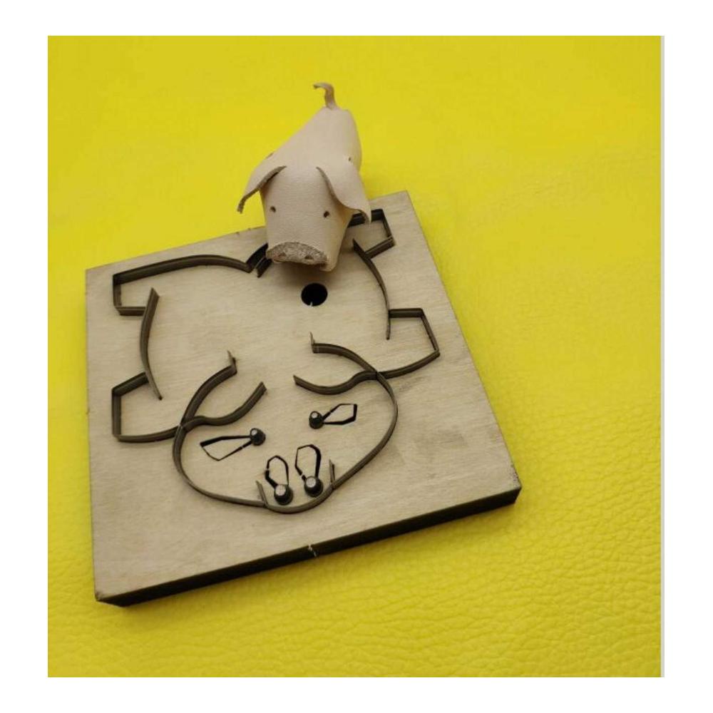 Entfesseln Sie Ihre Kreativität mit ZHONGJIUYUAN Stanzbögen DIY Leder Handwerk mit Schwein Anhänger Stanzschablone Messer Form für einzigartige Designs. Perfekt für Lederliebhaber! Erstellen Sie mühelos individuelle Kunstwerke und personalisi