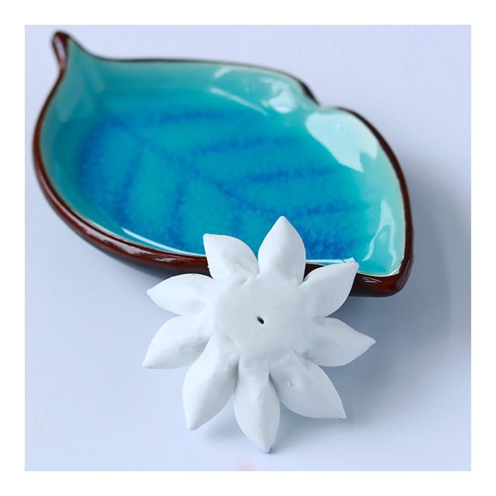 Entdecken Sie Eleganz Binoster Räucherstäbchenhalter - Handgefertigtes Keramik-Räuchergefäß mit Künstlerischem Brenner-Stock Lotus-Spulen und Porzellan. Dekorative Blumen verleihen Ihrem Raum eine beruhigende Atmosphäre. Perfekter Räucherkegelhalter und stilvolles Aschenbecher-Tablett. Handarbeit in Vollendung