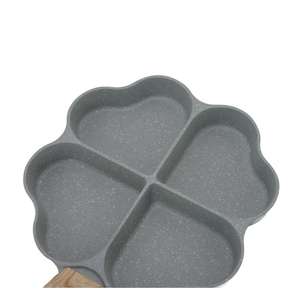 Entdecken Sie die Magie des Kochens mit unserer Eggcelente Pfanne! 4-Tassen Kapazität Antihaftbeschichtung herzförmiges Design für perfekte Omeletts. Gleichmäßige Heizung für köstliche Pfannkuchen. Stilvoller Griff in Grün. Ihre perfekte Küchenlösung