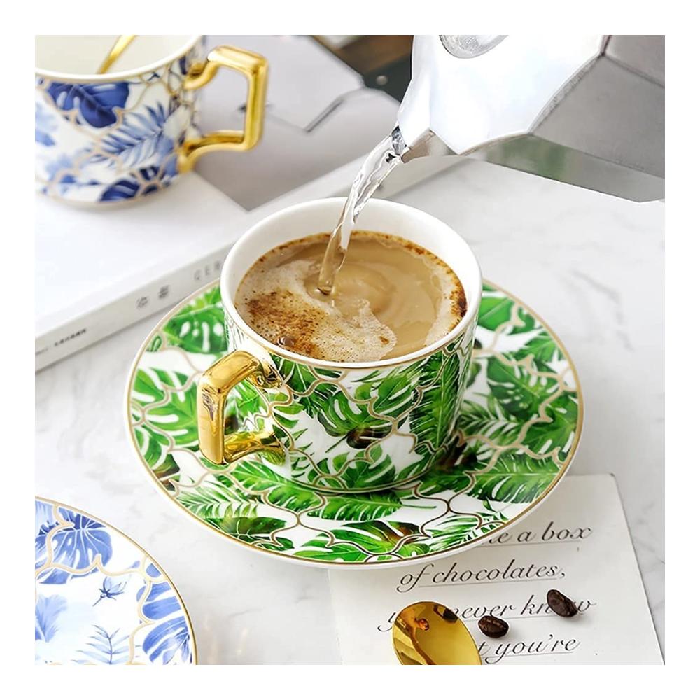 Genießen Sie Ihren Morgenkaffee stilvoll 3er-Set Keramik-Tassen & Untertassen für Espresso wiederverwendbar und kreativ gestaltet mit Löffeln. Perfekt für Ihren Lieblings-Koffeinkick