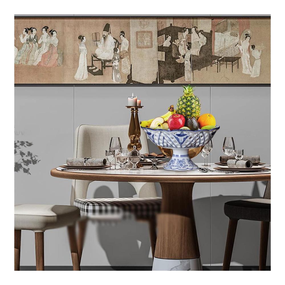 Entdecken Sie den Charme des Neuen! Obstschalen im neuen chinesischen Stil Hohl Retro Blau-weißes Porzellan verleiht Ihrem Zuhause Wohnzimmer oder Restaurant eine einzigartige Note. Dekorieren Sie Ihren Desktop mit dieser exquisiten Keramik-Obstschale. Perfekt als Obstteller oder Süßigkeitenschale