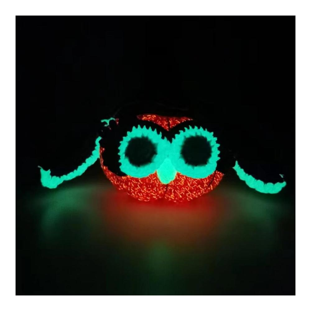 Entdecken Sie die Magie des Handwerks mit unserem Gugxiom Glow In The Dark Garn-Set! 8 Rollen hochwertiges Häkel- & Strickgarn 45 m/14764 ft pro Rolle. Polyester Glow In Dark Garn perfekt für Hüte Schals Schmuckstücke Rucksäcke Blumen und mehr. Lassen Sie Ihre kreativen Projekte im Dunkeln erstrahlen