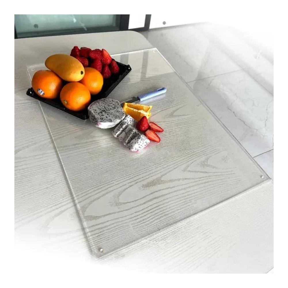 Entdecken Sie die Perfektion des Hackens Transparentes Acryl-Schneidebrett mit rutschfester Oberfläche und Anschlagkante - Innovatives Küchenutensil für präzises Schneiden - 45x40cm