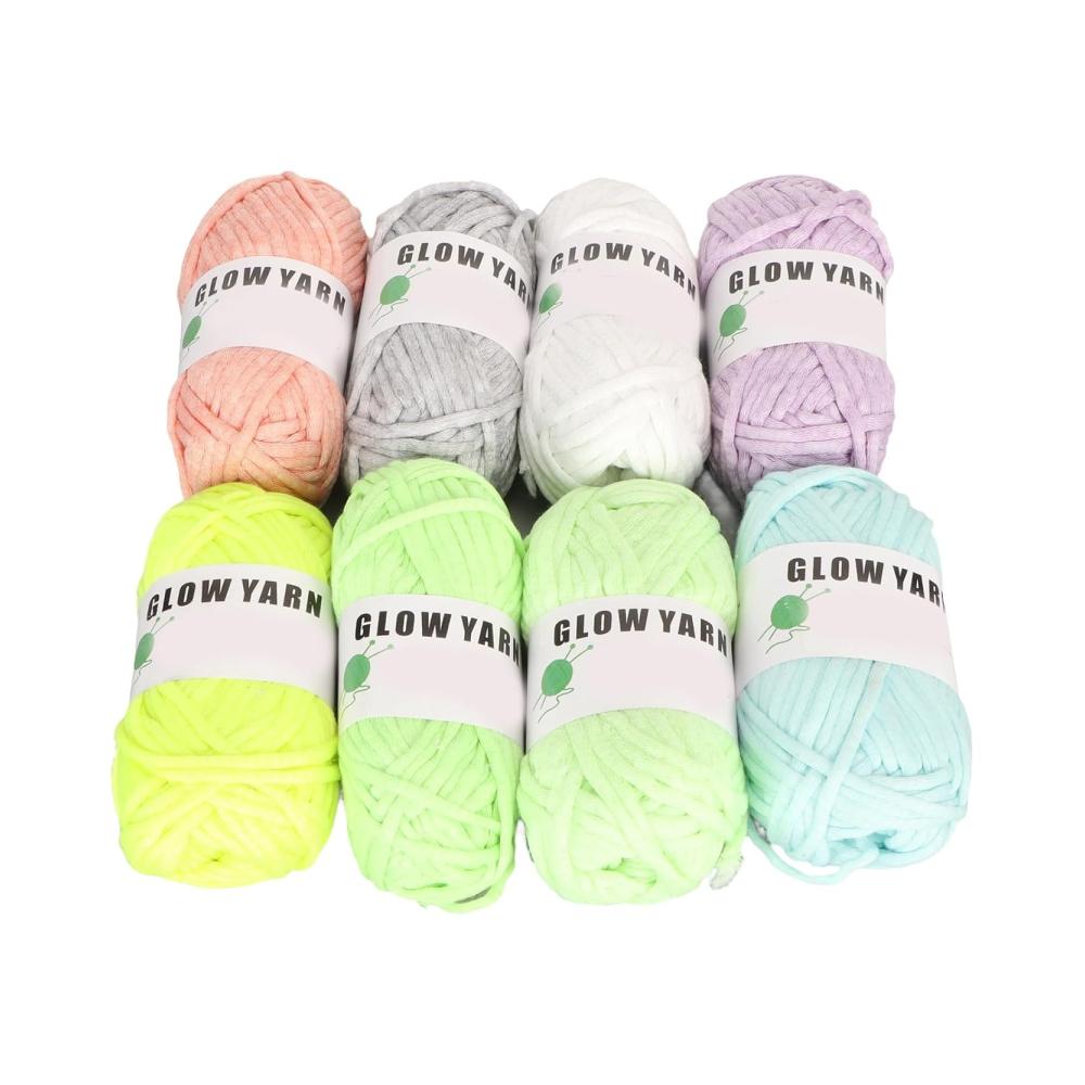 Entdecken Sie die Magie des Handwerks mit unserem Gugxiom Glow In The Dark Garn-Set! 8 Rollen hochwertiges Häkel- & Strickgarn 45 m/14764 ft pro Rolle. Polyester Glow In Dark Garn perfekt für Hüte Schals Schmuckstücke Rucksäcke Blumen und mehr. Lassen Sie Ihre kreativen Projekte im Dunkeln erstrahlen