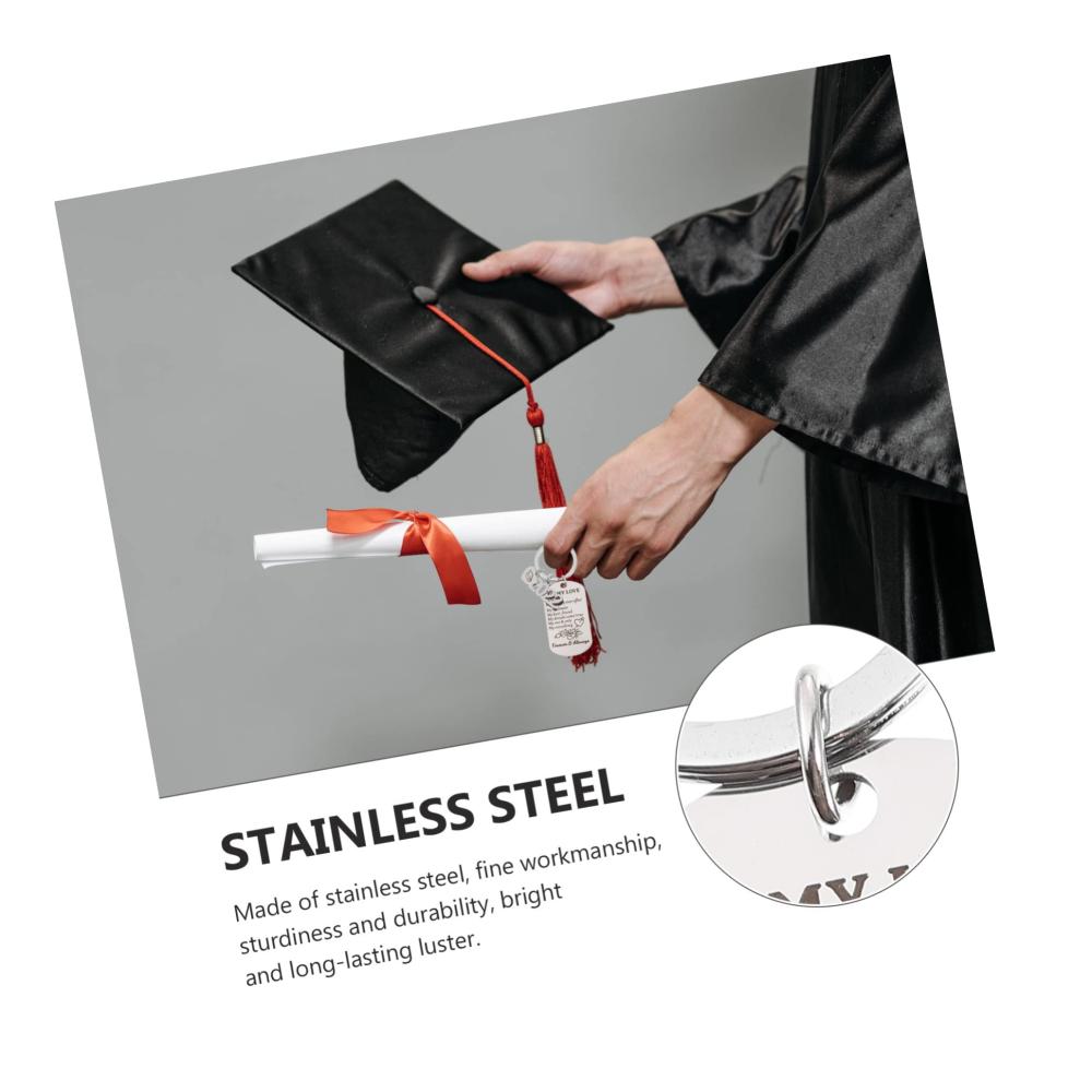 Edle Erinnerungen 2 Stück 2024 Schmuckanhänger - Einzigartige Abschlussgeschenke Inspirierende Graduierungsanhänger - Handgearbeiteter Stahl für bleibende Erinnerungen