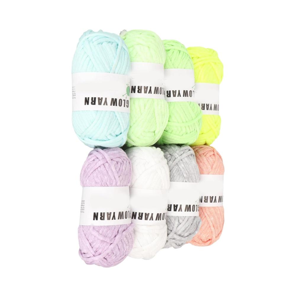 Entdecken Sie die Magie des Handwerks mit unserem Gugxiom Glow In The Dark Garn-Set! 8 Rollen hochwertiges Häkel- & Strickgarn 45 m/14764 ft pro Rolle. Polyester Glow In Dark Garn perfekt für Hüte Schals Schmuckstücke Rucksäcke Blumen und mehr. Lassen Sie Ihre kreativen Projekte im Dunkeln erstrahlen