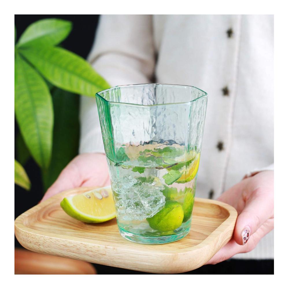 Wassergläser Edle Trinkgläser für Saft und Wasser 230ml Glasbecher Set 6 Stück Spülmaschinenfest Hochwertiges Glas Klar und elegant Perfekt für den täglichen Gebrauch Gesundes Trinken Genießen Sie Ihre Getränke stilvoll
