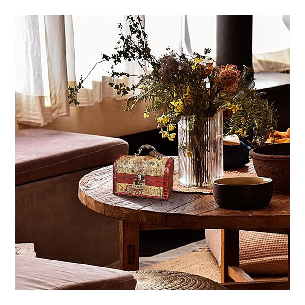 Entdecken Sie den Charme von Boxen & Kästen mit unserer exquisiten Schatzkiste aus Holz – Kleine Truhenkiste im Vintage-Stil mit Schloss und Griff. Perfekt für Schmuck Andenken Münzsammlungen und stilvolle Wohndekoration. Hochwertige Holztruhe für zeitlose Eleganz