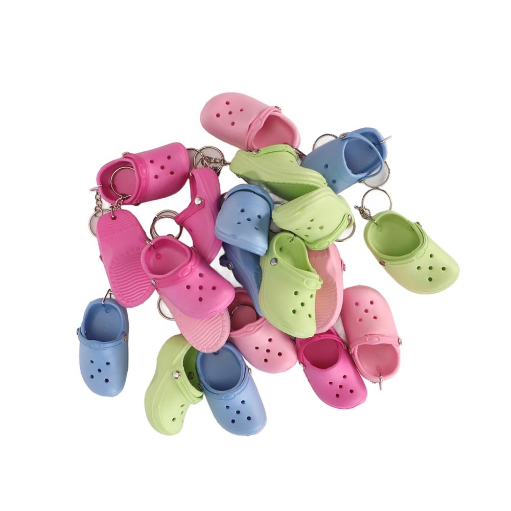 20 Stück bunte Ringel-Slipper-Schlüsselanhänger aus weichem Silikon | Süße Sandalen-Anhänger für Mädchen und Jungen | Dekorative Loch-Dekoration in 4 Far