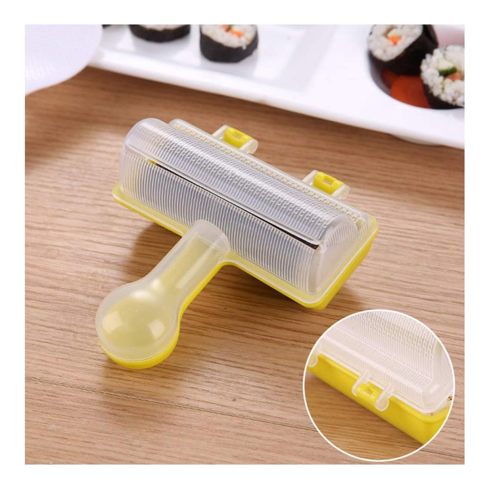 Entdecken Sie die Kunst des Sushi mit unserem Sushiteller-Set 2-teiliges Sushi Maker Mould für perfekte Reisbälle und Onigiri. Kinderfreundlich und DIY-freundlich gestalten Sie köstliche Sushi-Rollen mit dem Sushi Roller. Schütteln und rollen Sie Ihre eigenen Reisbälle mit Leichtigkeit. Unser Bento-Werkzeug-Set enthält auch eine Reisschaufel für müheloses Handling. Bringen Sie die japanische Küche in Ihre Küche mit diesen hochwertigen Küchenutensilien. Gönnen Sie sich die Freude Ihre eigenen Sushi-Kreationen zu Hause zu zaubern