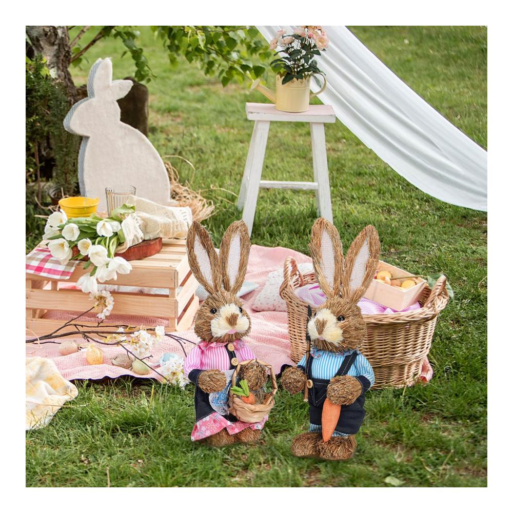 Entdecken Sie die Magie des Frühlings mit 2 bezaubernden Oster-Strohhasen-Figuren! Handgefertigt für Charme und Eleganz. Perfekt für Tischdekorationen Kunsthandwerk und Frühlingspartys im Garten. Niedliche Osterhasen die Ihr Zuhause in eine festliche Oase verwandeln! 🐰🌷 Osterdeko Frühlingskunst HandgefertigteFiguren