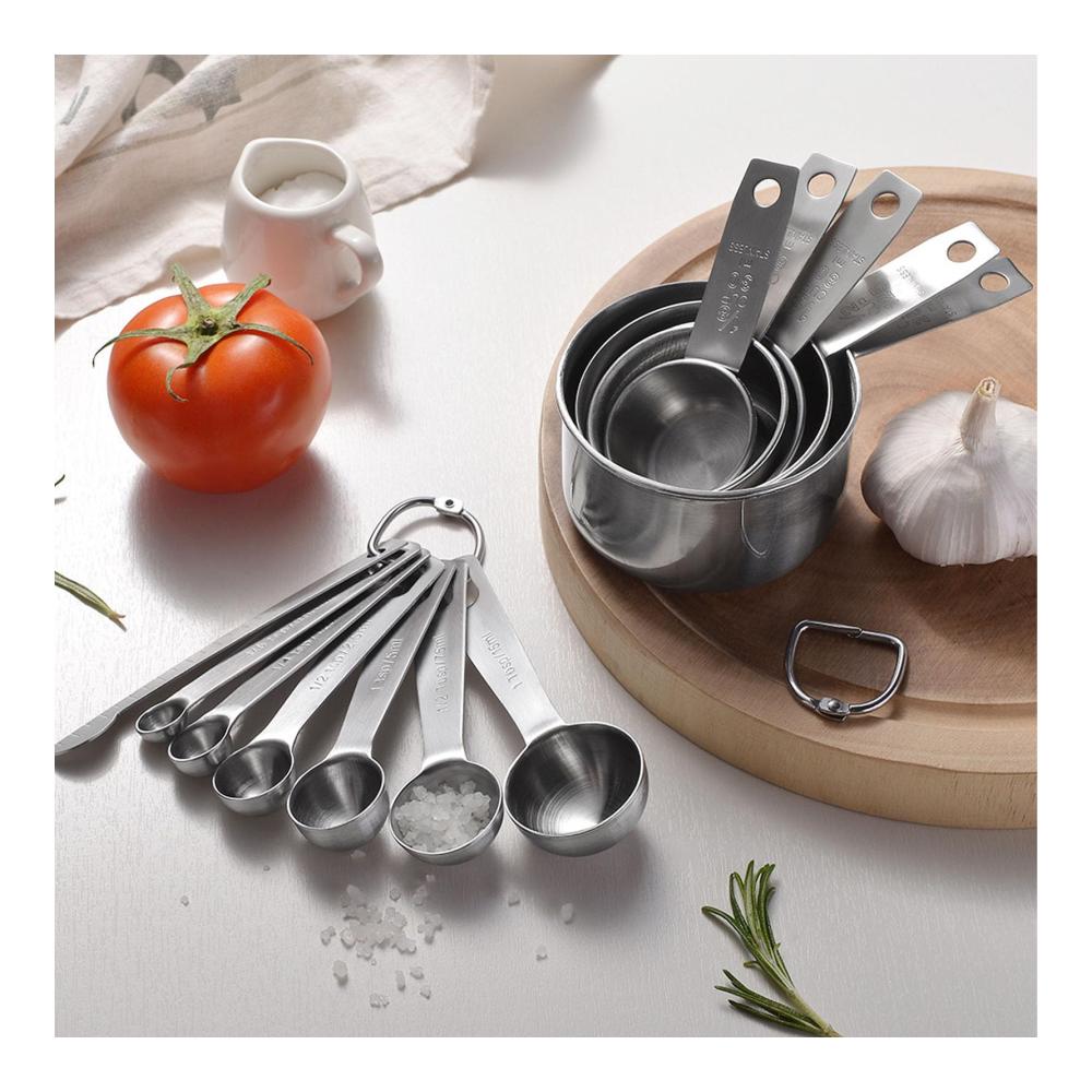 Premium Edelstahl Messlöffelsets – 12-teiliges Kochzubehör für präzises Backen und Kochen. Robuste Messbecher und Löffel für Flüssigkeiten und Feststoffe. Ein Muss für die perfekte Küchenorganisation