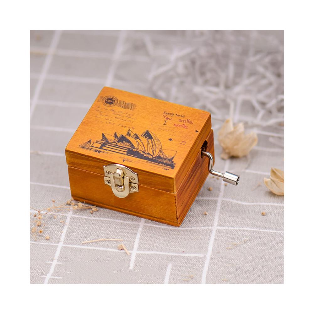 Entdecken Sie die Magie der Musik Personalisierte Spieluhr in Mini-Geschenkbox aus Vintage-Holz. Handkurbel betrieben für zeitlose Melodien. Perfektes Geschenk für Opernliebhaber