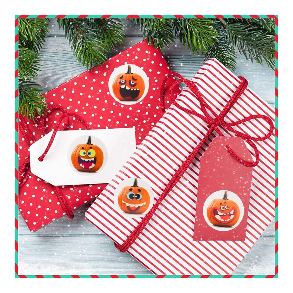 Entdecken Sie den Zauber von Halloween mit unseren Halloweens Aufklebern - 500 Stück Runde Kürbis Stickerrolle! Selbstklebend und vielseitig für Umschläge Geschenkverpackungen DIY Crafts Scrapbooking und dekorative Projekte. Ein absolutes Must-Have für die perfekte Halloween-Stimmung