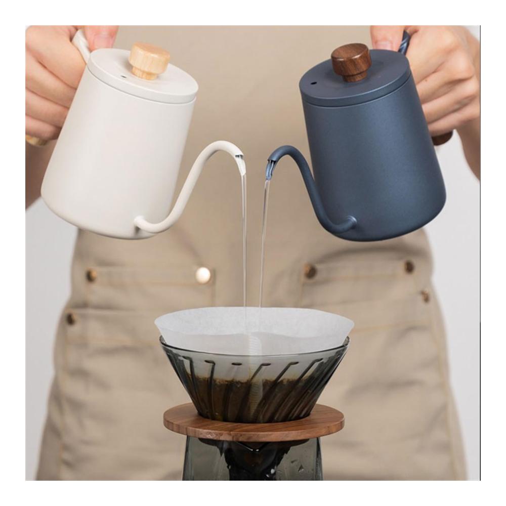 Entdecken Sie die Eleganz der Handkaffeekanne Feiner Mundtopf mit Walnussgriff 304 Edelstahl Blau. Ideal für unterwegs kann mit elektrischem Töpfer erhitzt werden. Genießen Sie Ihren Kaffee mit Stil! Thermoskannen