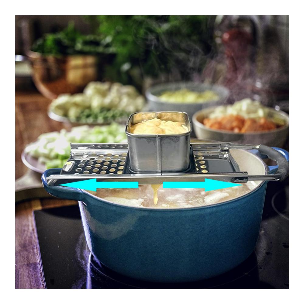 Entdecken Sie die Kunst des Nudelmachens mit unserer manuellen Nudelmaschine - Spätzle-Maker aus Edelstahl mit Sicherheitsschieber für perfekte Nudelknödel und hausgemachte Spätzle. Die ultimative Küchenmaschine für kreative Köche