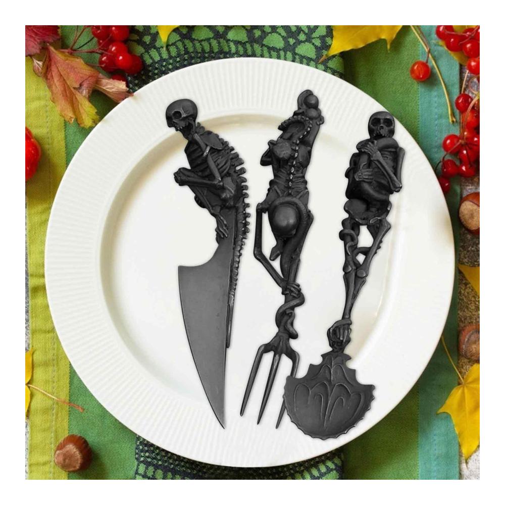 Entdecken Sie die Magie des Essens mit unseren exklusiven Halloween Bestecksets! Gönnen Sie sich gruselige Eleganz mit Gothic Skelett-Designs. Hochwertiges Metallbesteck für unvergessliche Momente bei Innen- und Außenveranstaltungen. Perfekte Ergänzung für Home Partys drinnen und draußen. Verleihen Sie Ihrer Halloween-Dekoration eine einzigartige Note