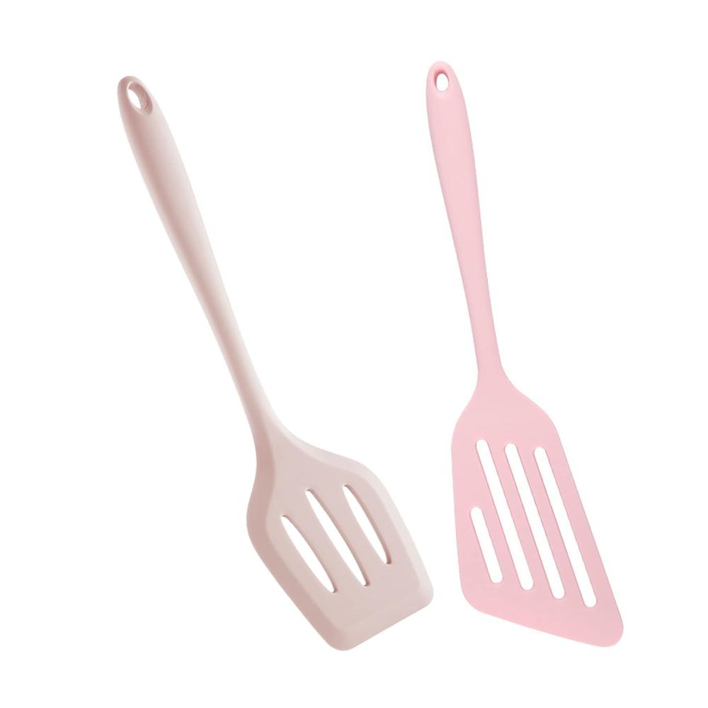 Entdecken Sie die Vielseitigkeit unseres Pfannenwenders! Hochwertiger Pfannenwender aus hitzebeständigem Kunststoff und Silikon in trendigem Rosa. Perfekt für jede Küche! Leicht zu reinigen und benutzerfreundlich