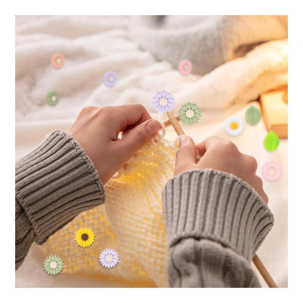 Premium Stricknadeln Set - 32 Stück Zopfnadeln mit Nadelstoppern für Präzisionsstricken | Maschenstopper & Nadelhalter | Inklusive GäNseblümchen & Blatt Design | Perfekt für Kreative Proj