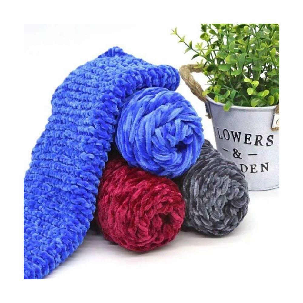 Erleben Sie Luxus mit unserem 100g-Set von Chunky Yarn Sperrige Armstrickwolle aus hochwertigem anti-pilling Polyester-Mix. Ideal für Cardigans und Schals in königlichem Blau (Farbe 09). Perfekt für Ihre Häkel- & Strickprojekte