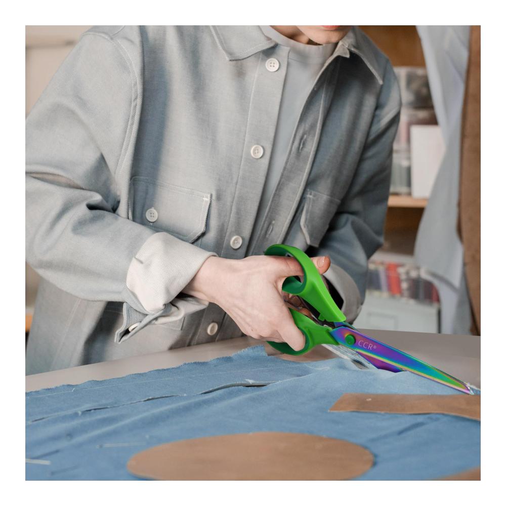 Entdecken Sie die Vielseitigkeit! Premium-Mehrzweck-Scheren-Set mit farbbeschichtetem Titanium scharfen Edelstahlklingen und bequemen Griffen. Ideal für schwere Arbeiten in Schule Haushalt Büro Kunsthandwerk Nähen und Schneidern. 5-teiliges Set für präzise Schnitte