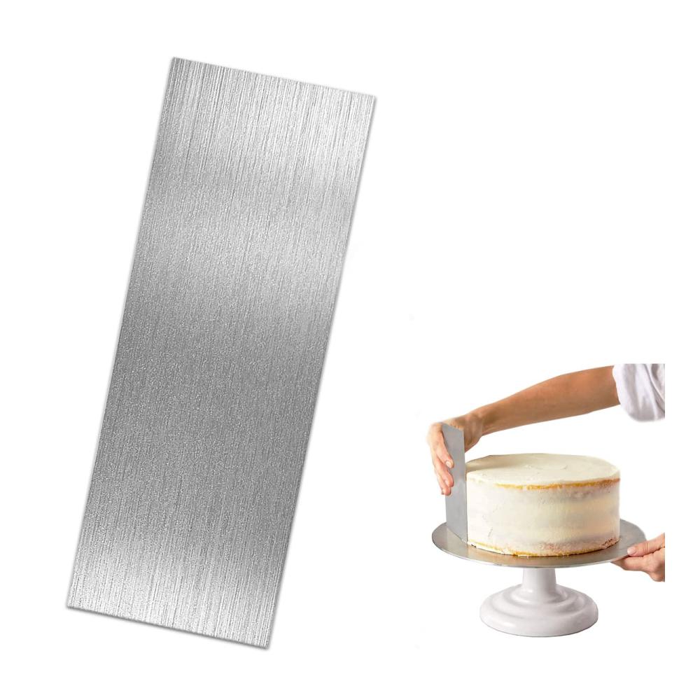 Entdecken Sie das perfekte Modellierwerkzeug 86-Zoll-Edelstahl-Kuchenschaber aus Metall für glatte Tortenoberflächen dekoratives Kuchenkämmen und präzises Schneiden von Mousse und Buttercreme