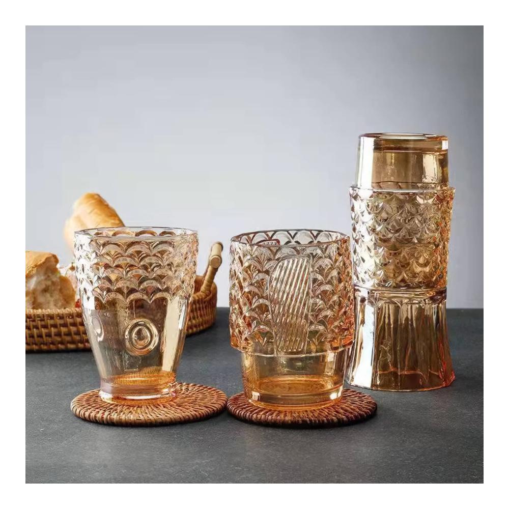 Stilvolle stapelbare Wassergläser aus farbigem Glas - Nautische Glaswaren für Getränke fischförmiges Design - 4 Stück - Bernsteinfarben - Ideal für Heimdekoration