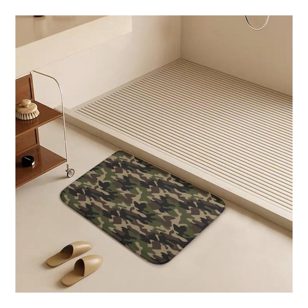 Badematte  grüner Camo-Druck Türmatte super saugfähig waschbar Teppich für Badezimmer Küche Eingang 50 x 80 cm. Fußmatten von hoher Qualität mit exklusivem Camo-Design. Entworfen um die Feuchtigkeit aufzunehmen und den Boden sauber zu halten. Ideal für Badezimmer Küche und Eingangsbereiche. Waschmaschinenfest für einfache Pflege