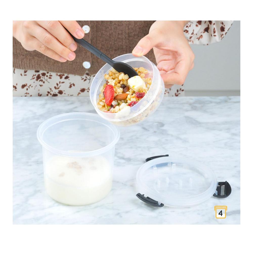 Entdecken Sie die Welt des Frühstücks mit Stil 4er-Pack Glasbehälter & Töpfe für Overnight Oats – Inklusive Deckel und Löffel – 600 ml mit praktischen Messmarkierungen in strahlendem Weiß. Genießen Sie mühelose Zubereitung und Aufbewahrung
