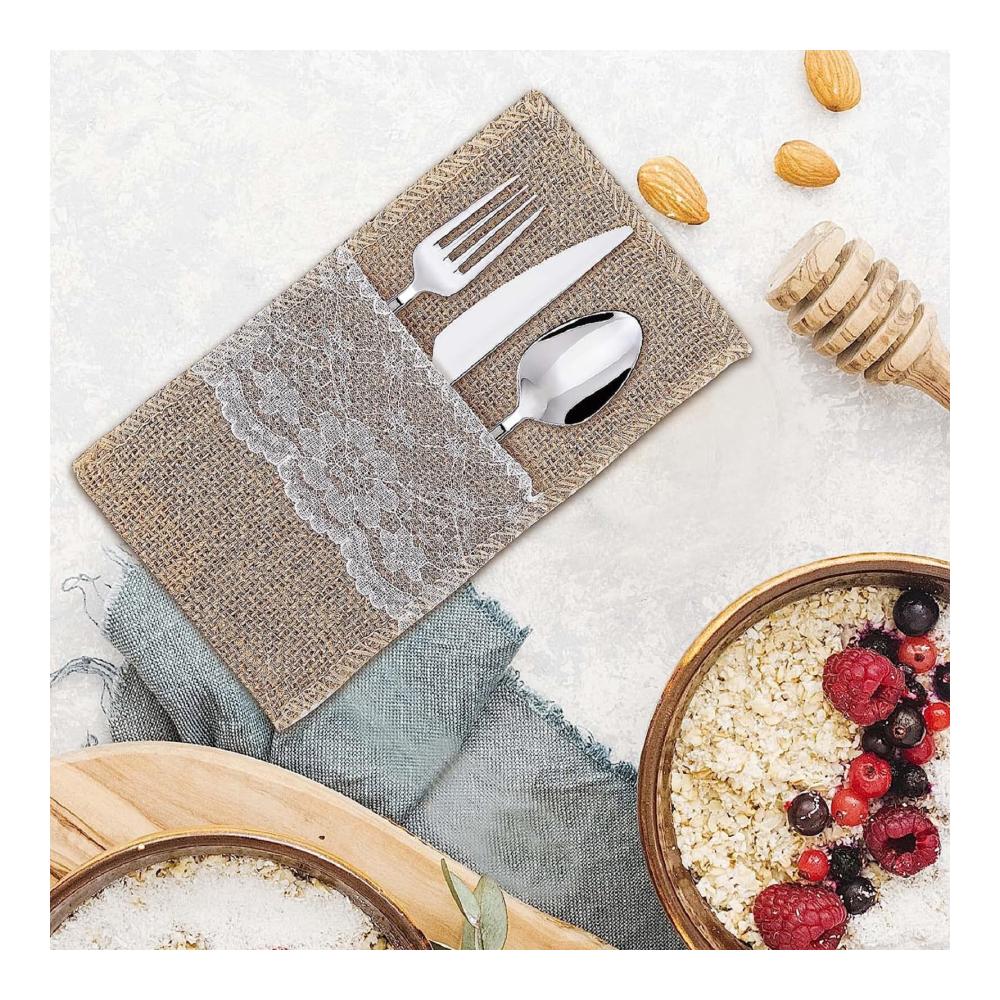 Organisieren Sie Ihre Tischkultur mit Stil 50 Bestecktaschen Jute 20x10cm – Sackleinen Besteckbeutel & -halter für Messer Gabeln und mehr. Vintage Serviettentaschen mit Spitze – Perfekt für Party Hochzeit Festival und Geburtstag. Erwecken Sie Ihre Tischdekoration
