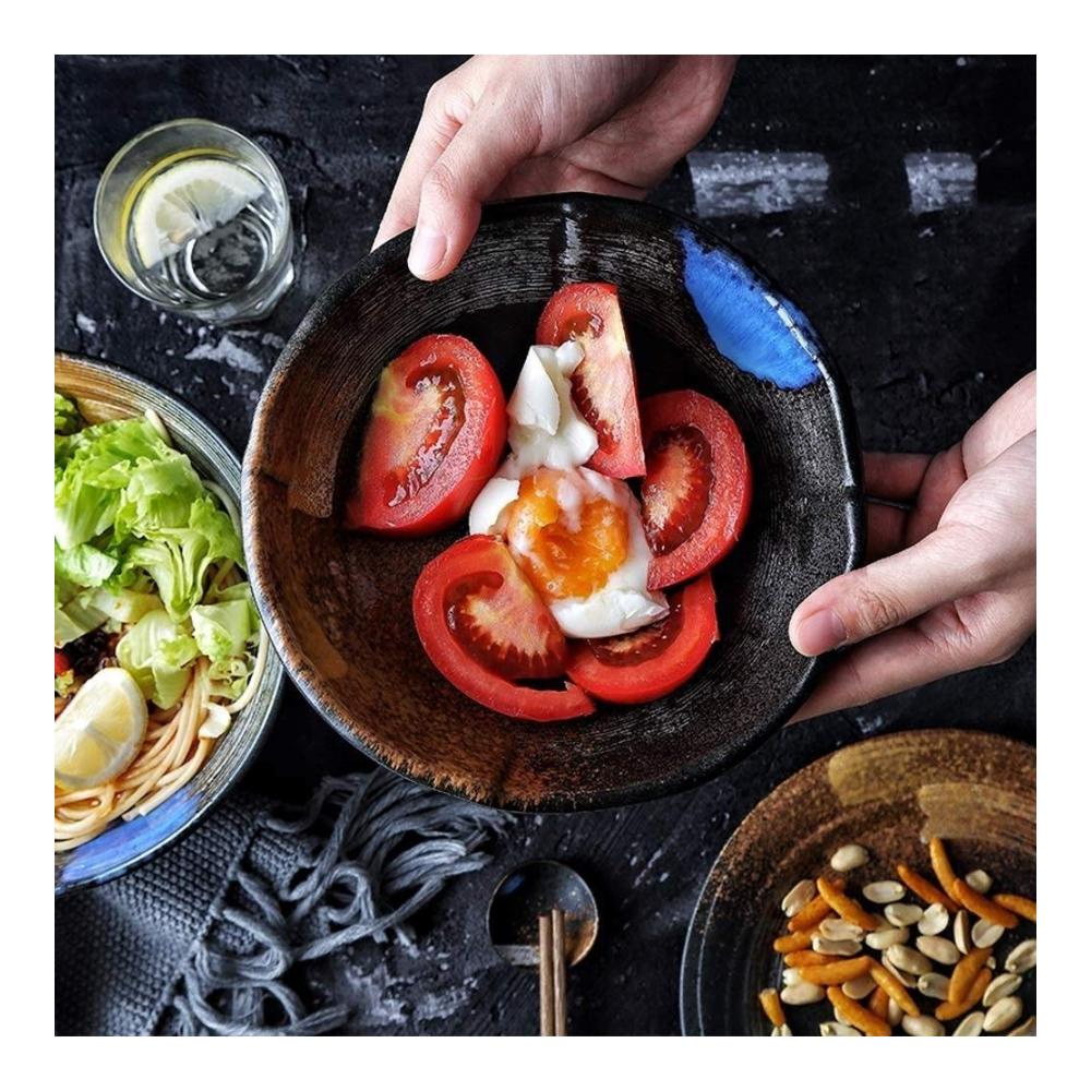 Genießen Sie stilvolles Essen mit unserem Retro-Keramik-Geschirrset! Suppenschalen Teller Löffel und mehr für 6 Personen. Ein Muss für jede Küche