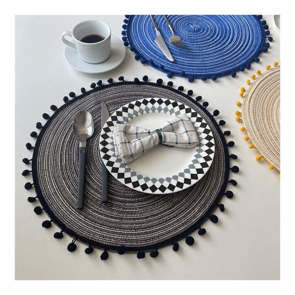 Entdecken Sie Eleganz 6er Set Runde Platzsets 38cm Waschbar & Gewebt - Boho Chic Design mit Pompom Quasten - Hitzebeständige & rutschfeste Tischuntersetzer für stilvolle Mahlzeiten - Grüne Akzente für perfekte Tischdek
