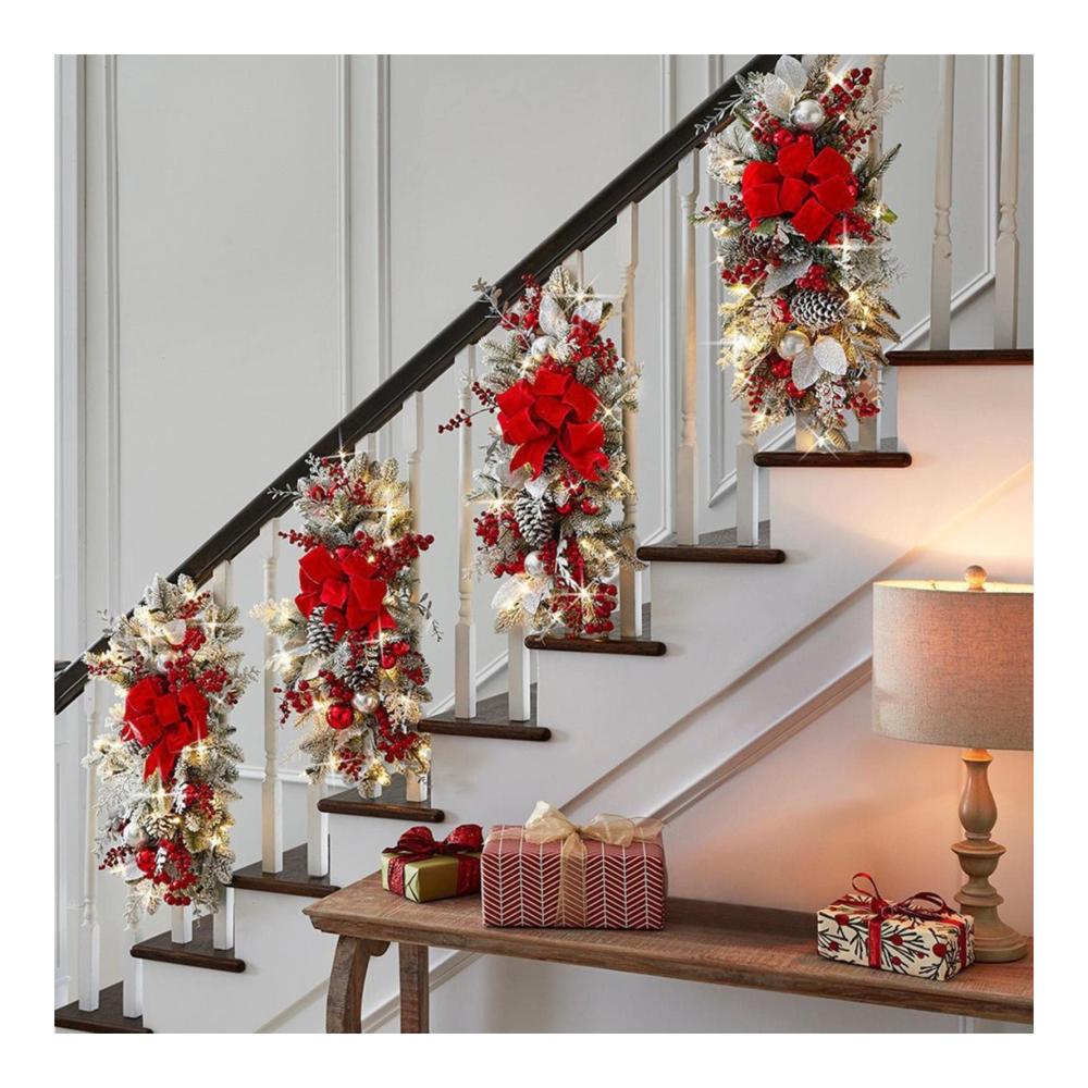 Entdecken Sie die Magie von Weihnachten Schmücken Sie mit unserem einzigartigen Kranz - Perfekt für Türen Fenster und den Weihnachtsbaum. Stilvoll festlich und unvergesslich! Hängen Sie rote Schneekränze für eine zauberhafte Atmosphäre in Ihr Zuhause. Dekorieren Sie das Einkaufszentrum mit unserem Wandbehang und lassen Sie Weihnachtsfreude aufkommen. Verleihen Sie Ihrem Fest eine besondere Note mit unseren Bändern und Ornamenten. Ein Muss für die festliche
