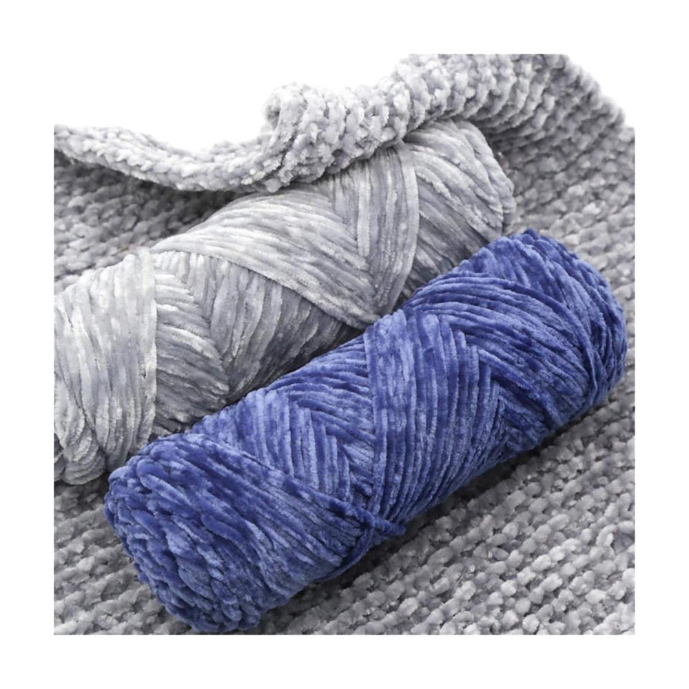 Erleben Sie Luxus mit unserem 100g-Set von Chunky Yarn Sperrige Armstrickwolle aus hochwertigem anti-pilling Polyester-Mix. Ideal für Cardigans und Schals in königlichem Blau (Farbe 09). Perfekt für Ihre Häkel- & Strickprojekte