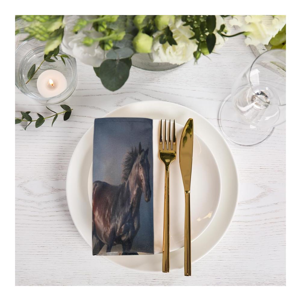 Entdecken Sie Eleganz Stoffservietten mit stylischen galoppierenden Pferden | Waschbar wiederverwendbar | Hochwertiges Polyester | Gesäumte Kanten für Zuhause Hochzeit Party Urlaub | 508 x 508 cm | Dekorative Tischservietten für anspruchsvolle Dekoration