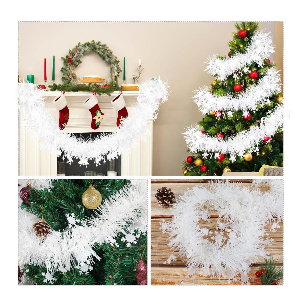 Entdecken Sie den Zauber der Festtage mit unserer exquisiten 6 x 2M Weihnachtsgirlande! Weiß mit Schneeflocken und Tannengirlanden verschönert sie jeden Raum. Verleihen Sie Ihrem Weihnachtsbaum Glanz mit Lametta während die Winter Girlande Wand Tür Fenster Kamine und Treppengeländer schmückt. Bringen Sie festliche Freude in Ihr Zuhause