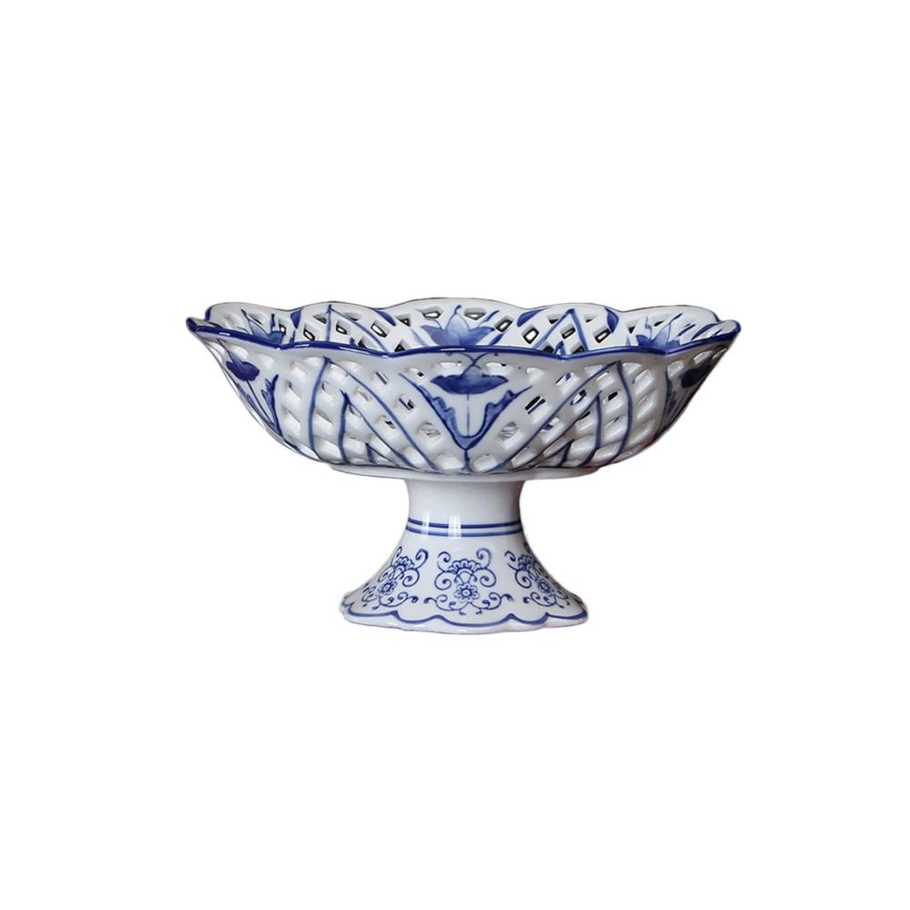Entdecken Sie den Charme des Neuen! Obstschalen im neuen chinesischen Stil Hohl Retro Blau-weißes Porzellan verleiht Ihrem Zuhause Wohnzimmer oder Restaurant eine einzigartige Note. Dekorieren Sie Ihren Desktop mit dieser exquisiten Keramik-Obstschale. Perfekt als Obstteller oder Süßigkeitenschale