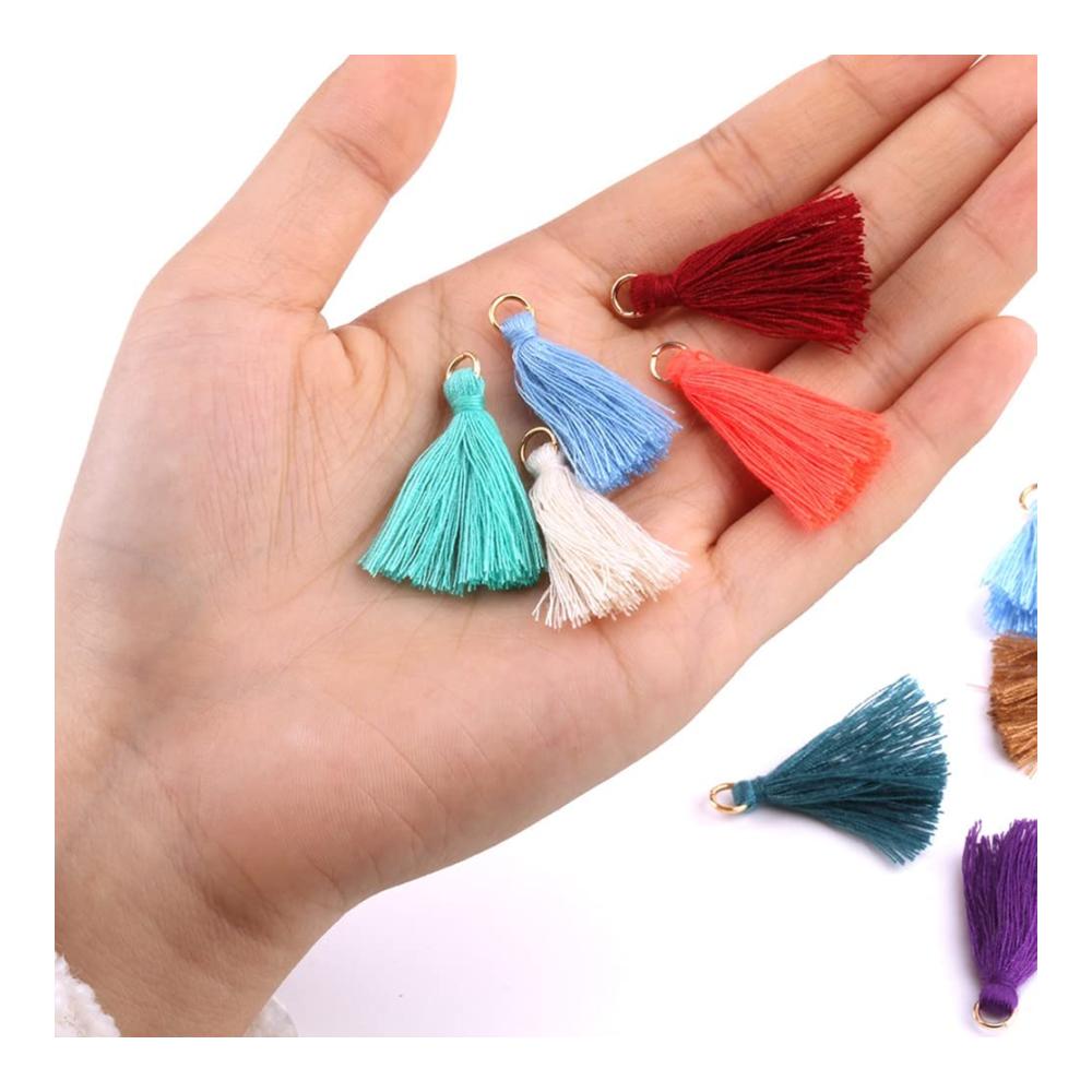 Entzückende Mini Quasten Anhänger – 100 Stück 30mm Bunte Quasten Troddel für DIY Schmuck Ohrringe & mehr – Kleine Fransen Schlüsselanhänger Quaste – Ideal zum Basteln von Armbändern – Rosa