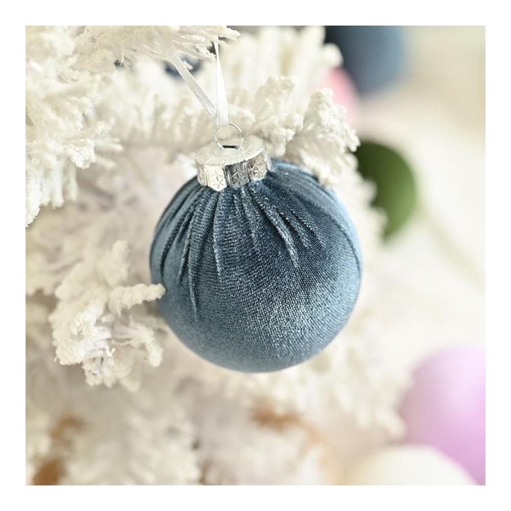 Bringen Sie festliche Stimmung ins Haus mit 12 Samt-Weihnachtskugeln – perfekt für Weihnachtsbaum Hochzeit & Partys. 61 cm große beflockte Kugeln für die ganze Familie
