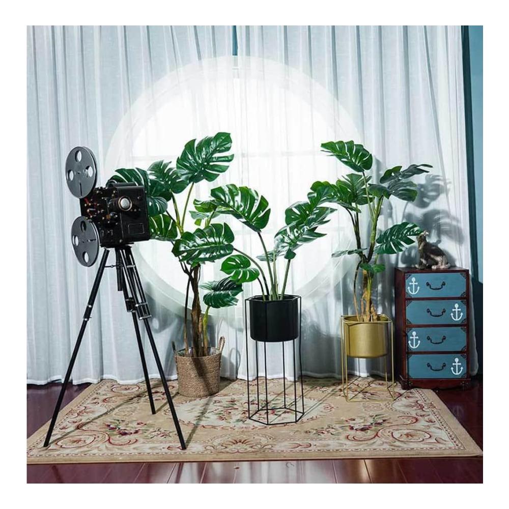 Begrüßen Sie den Frühling mit unserem lebensechten Kunstbaum Monstera-Baum! Perfekt für Ihr Zuhause und Wohnzimmer diese 9 Fuß hohe künstliche Pflanze mit realistischen Blättern wird jeden begeistern. Ideal für diejenigen die echte Pflanzen lieben aber keine Zeit für die Pflege haben. Gönnen Sie sich einen Hauch von Natur und Frische ohne sich um das Gießen oder Beschneiden kümmern zu müssen. Verschönern Sie Ihr Zuhause mit diesem hochwertigen bodenstehenden künstlichen Baum
