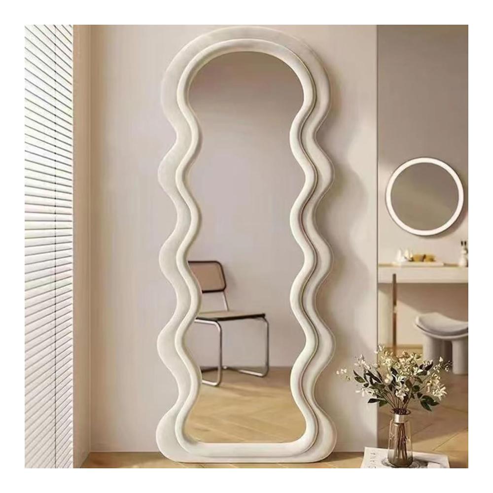 Eleganter Standspiegel mit gewelltem Design 160 x 60 cm großer Selfie-Spiegel zum Aufhängen oder Anlehnen an die Wand. Flanell umwickelter Holzrahmen in grüner Farbe für stilvolles Ambiente. Perfekt für Schlafzimmer Ankleidezimmer und mehr