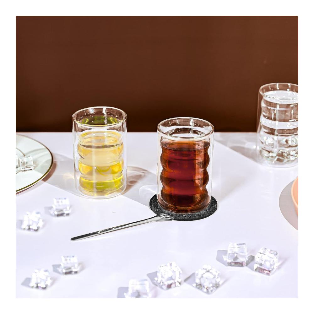 Entdecken Sie den Genuss 6er Set Latte Macchiato Gläser 450ml - Doppelwandig & Spiralförmig für perfekte Temperatur. Inklusive 6 Löffel und Untersetzer. Stilvoll genießen mit Thermoglas Espressotassen Kaffeebechern Capuccino-Tassen und Eisbechern. Verleihen Sie Ihrem Kaffee- und Teegenuss eine neue Dimension