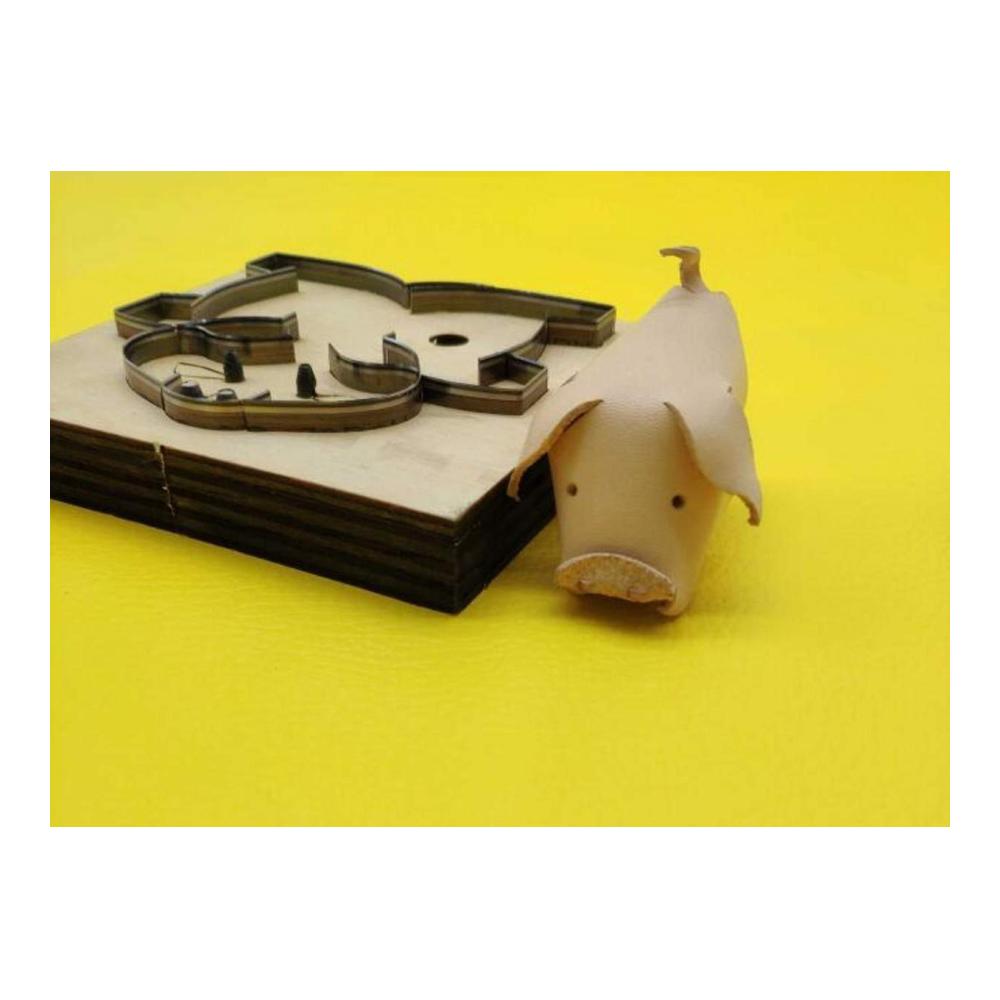 Entfesseln Sie Ihre Kreativität mit ZHONGJIUYUAN Stanzbögen DIY Leder Handwerk mit Schwein Anhänger Stanzschablone Messer Form für einzigartige Designs. Perfekt für Lederliebhaber! Erstellen Sie mühelos individuelle Kunstwerke und personalisi