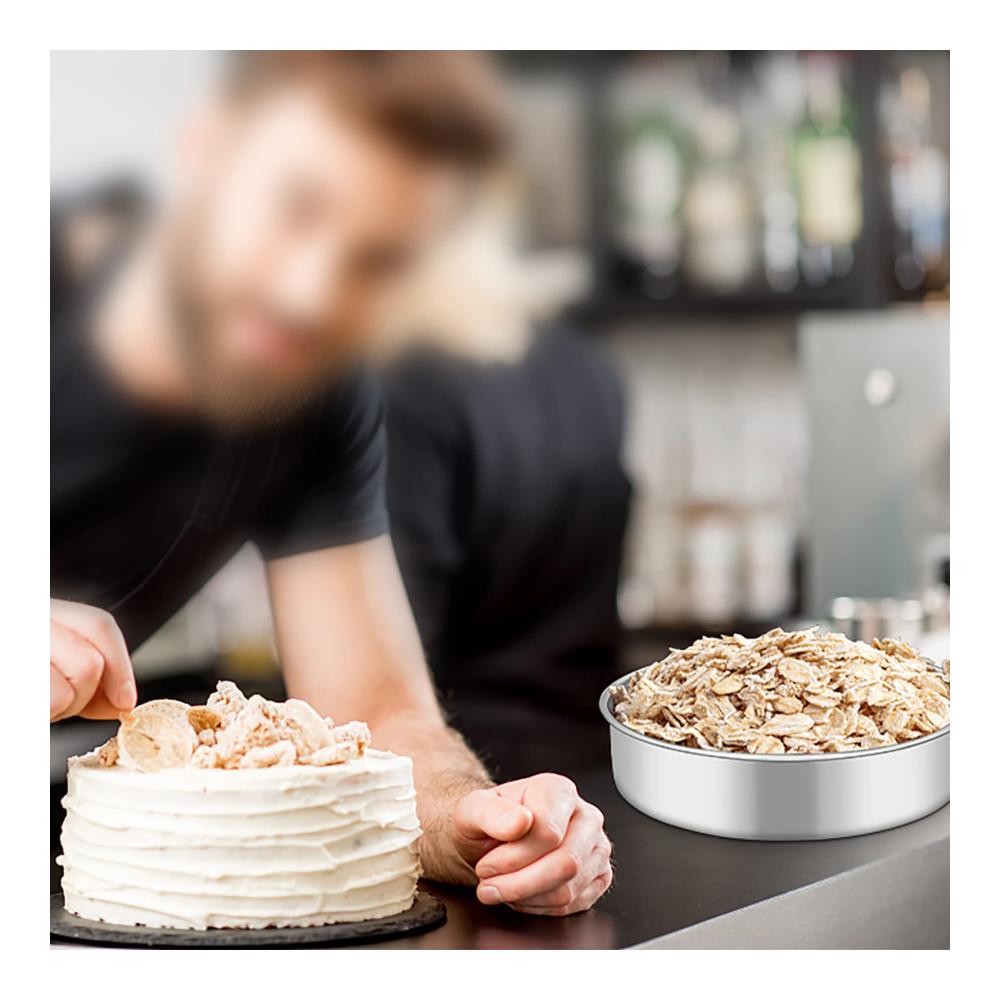 Entdecken Sie erstklassige Backfreude mit unserem 21cm Edelstahl Rundblech! Perfekt für Brownies Geschenke zu Hochzeiten Geburtstagen und Weihnachten. Gesund ungiftig auslaufsicher und spülmaschinenfest – die ideale Backform für jedes Picknick-Abenteuer