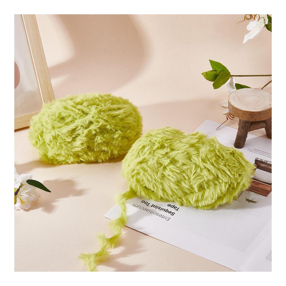 Hochwertiges Gelbgrün Plüsch-Häkel- & Strickgarn Set | 2 Bände für Schals Mäntel Handschuhe Mützen & mehr | Weiches Garn für kreative Strickprojekte