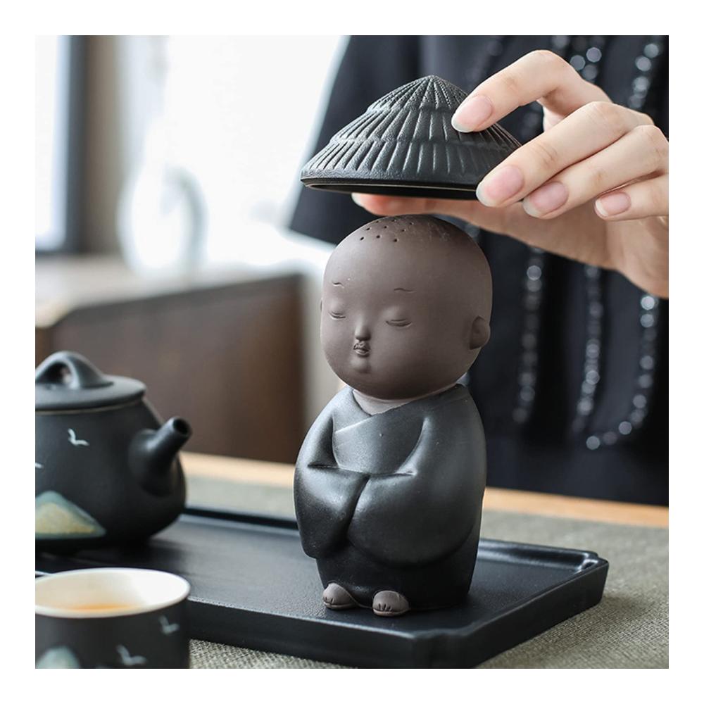Exquisite Keramik Teetassen Set mit Mönch Figuren - Tee Abtropfschale Teefilter Porzellan Teegeschirr - Glücksbringer für losen Tee - Kungfu Tee Set Schwarz - Traditionelles Teeservice für Chinesischen und Japanischen Tee - Buddha inspiriert