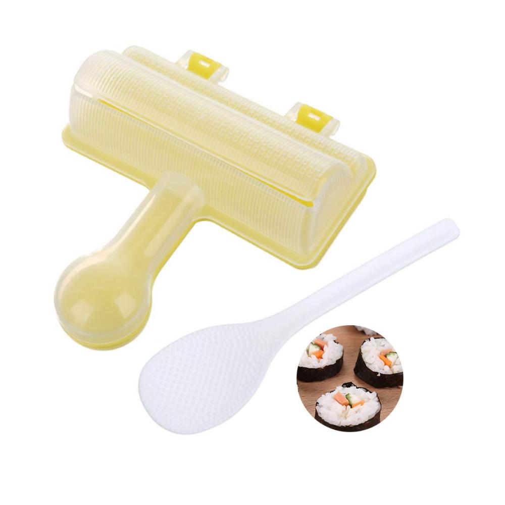 Entdecken Sie die Kunst des Sushi mit unserem Sushiteller-Set 2-teiliges Sushi Maker Mould für perfekte Reisbälle und Onigiri. Kinderfreundlich und DIY-freundlich gestalten Sie köstliche Sushi-Rollen mit dem Sushi Roller. Schütteln und rollen Sie Ihre eigenen Reisbälle mit Leichtigkeit. Unser Bento-Werkzeug-Set enthält auch eine Reisschaufel für müheloses Handling. Bringen Sie die japanische Küche in Ihre Küche mit diesen hochwertigen Küchenutensilien. Gönnen Sie sich die Freude Ihre eigenen Sushi-Kreationen zu Hause zu zaubern