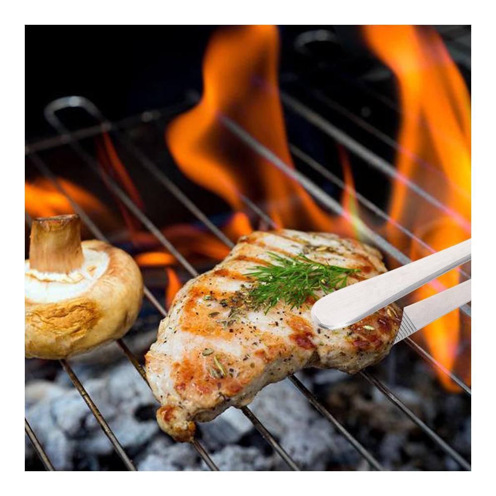 Entdecken Sie Perfektion beim Kochen mit unserer hochwertigen Zangenkollektion - Präzisionszangen mit gezackten Spitzen 32 cm Länge ideal für Grillen Beschichten und Servieren. Hergestellt aus rostfreiem Edelstahl inklusive praktischem Haken. Profi-Kochpinzetten für kulinarische Meisterwerke